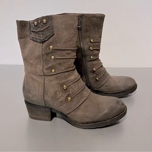 FREE PEOPLE AS 98 distressed biker boots. Women’s size 8